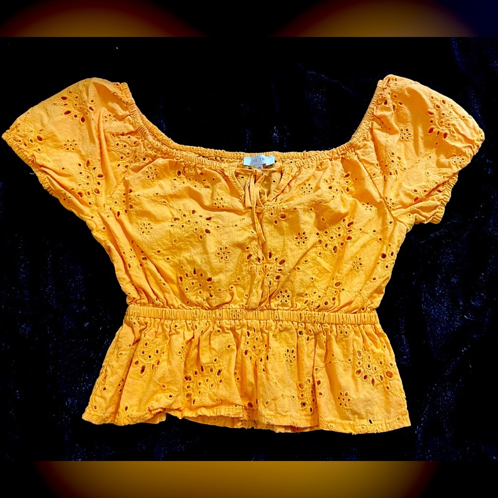 Cute yellow crop top